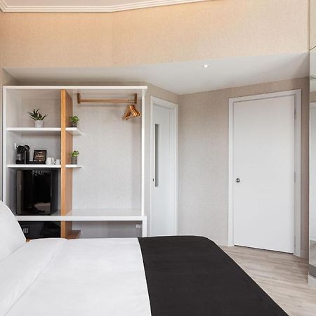 Kreoli Suites Glyfada Athens Exterior photo