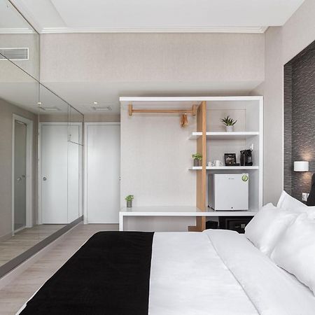 Kreoli Suites Glyfada Athens Exterior photo